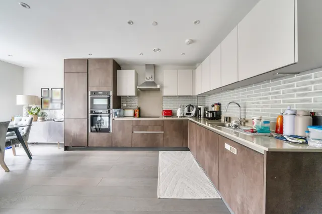 Photo 3 — 3 Kingsborough Place, Kingston Upon Thames