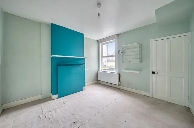 Photo 3 — Sunnydene Road, Purley CR8 2DJ