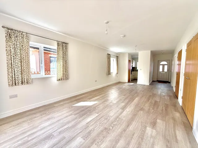 Photo 2 — Barnes Road, Swindon, Wiltshire, SN2 7PA