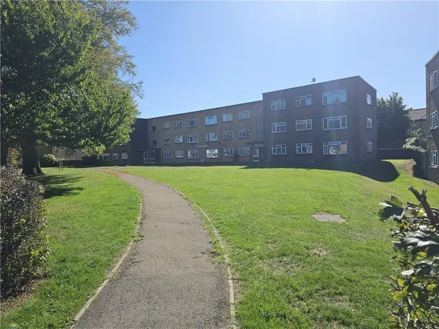 Coulsdon Road, Caterham, CR3, photo 1