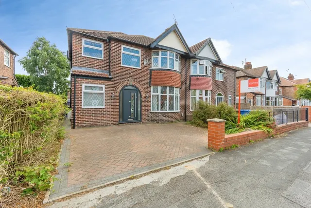 Langdale Road, Sale, Greater Manchester, M33, photo 1