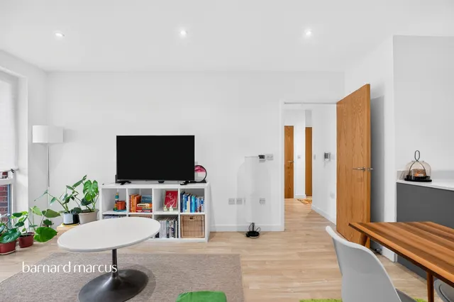 Cobden Walk, London, SE15, photo 1