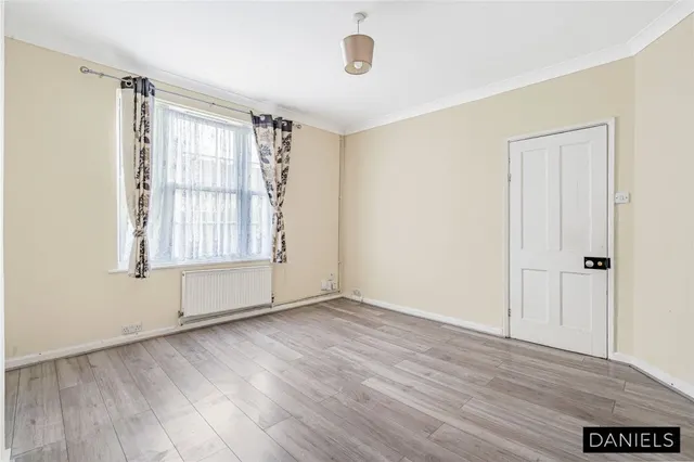 Pendragon Road, Downham, photo 2