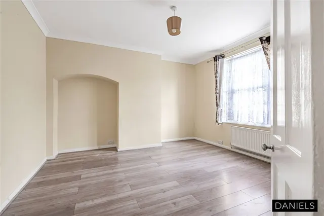 Pendragon Road, Downham, photo 3