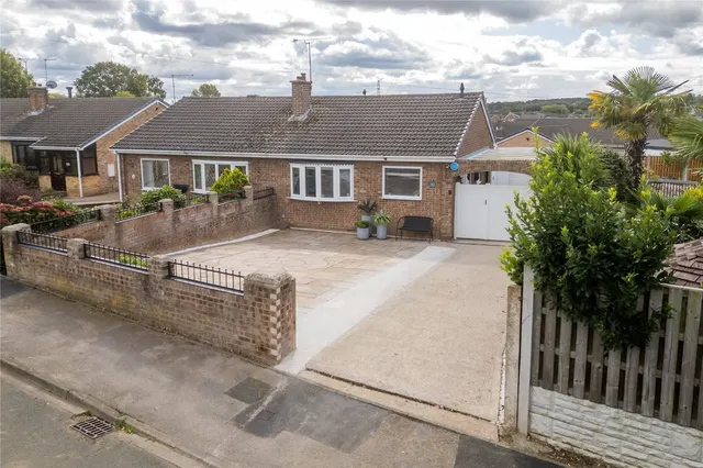 Lowfield Road, Hemsworth, WF9, photo 1
