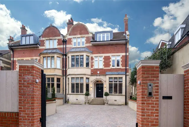 Rosslyn Hill, London, NW3, photo 1