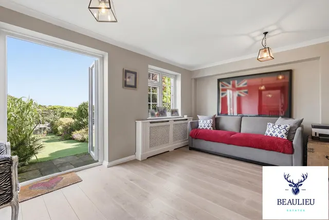 Palmerston Road, Buckhurst Hill, IG9 5NS, photo 1