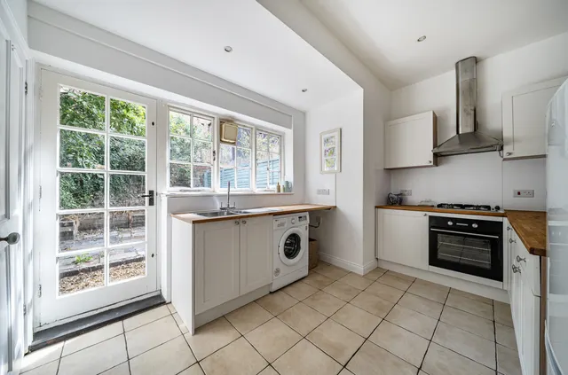 St. Johns Street, Winchester, SO23, photo 3