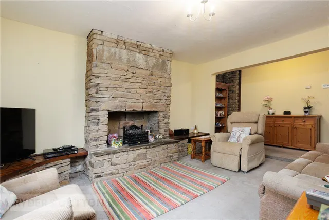 Manchester Road, Greenfield, OL3, photo 3
