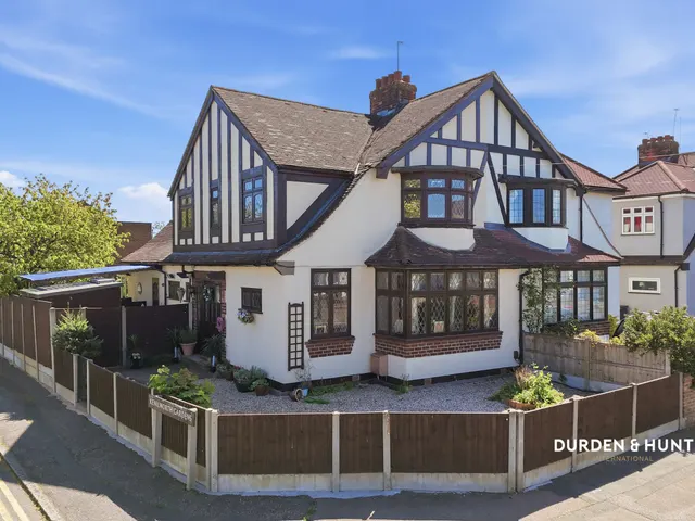 Valley Hill, Loughton, IG10, photo 1