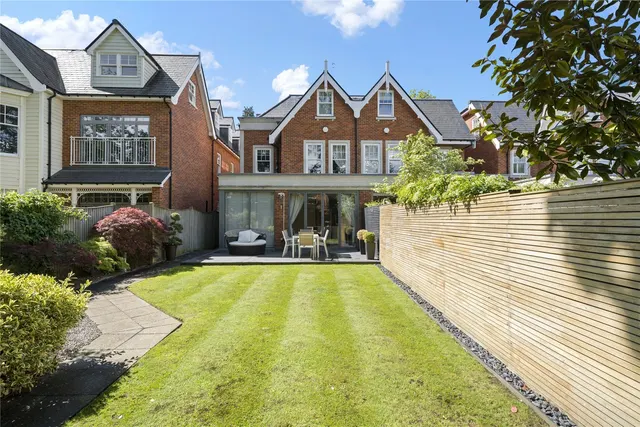 Oatlands Chase, Weybridge, Surrey, KT13, photo 1