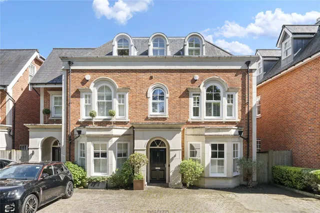 Oatlands Chase, Weybridge, KT13, photo 1
