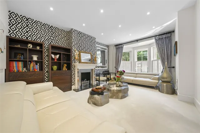 Photo 2 — Oatlands Chase, Weybridge, Surrey, KT13