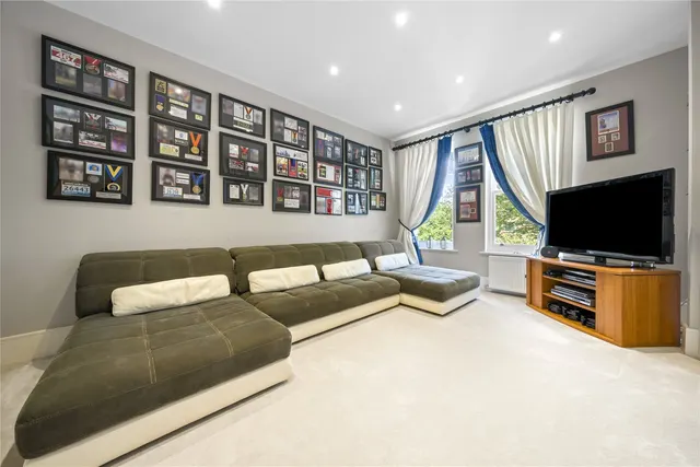 Photo 3 — Oatlands Chase, Weybridge, Surrey, KT13