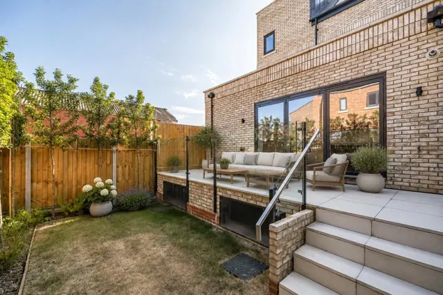 Send Mews, Caversham, RG4, photo 3