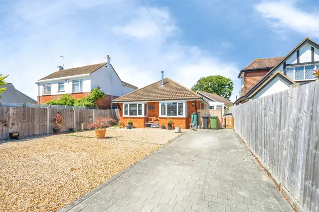 Robins Drive, Bognor Regis, photo 1