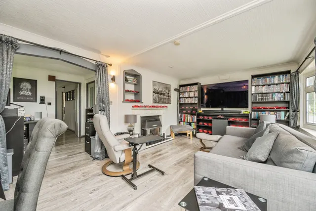 Photo 3 — Doverdale Park Home, Droitwich