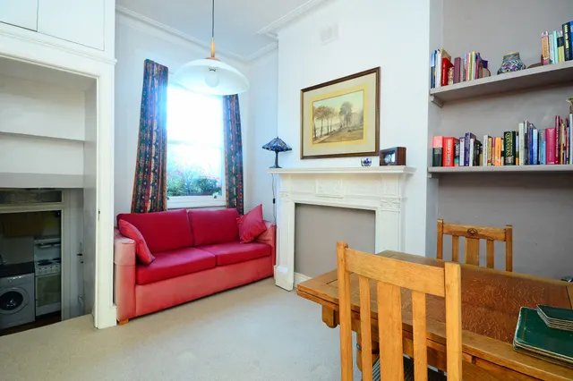 Photo 2 — 16b Tregothnan Road, London