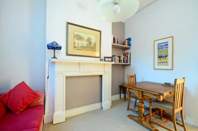 Photo 3 — 16b Tregothnan Road, London