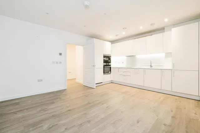 Whittle Drive, Hornchurch, RM12, photo 2