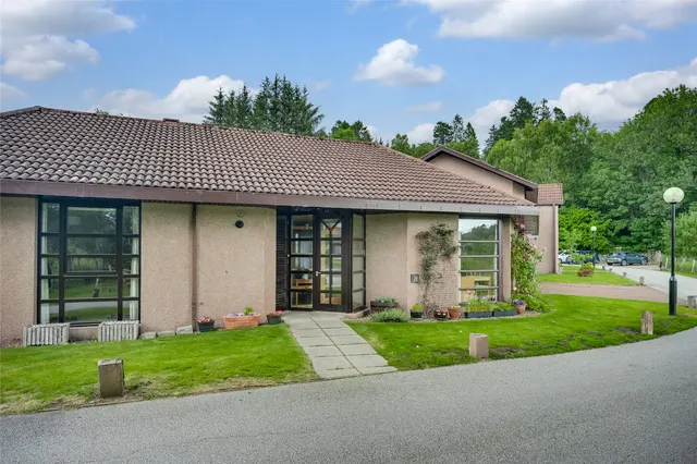 Queen Victoria Park, Inchmarlo, AB31, photo 1