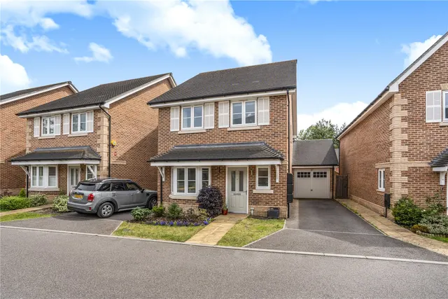 Boxwood Grove, West End, GU24, photo 1