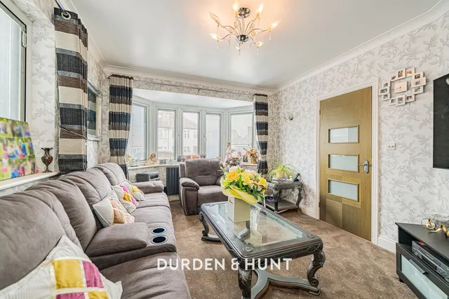 Ewellhurst Road, Clayhall, IG5, photo 3