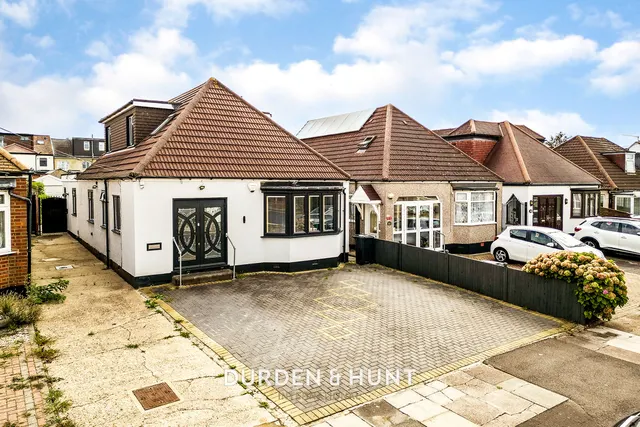 Ewellhurst Road, Clayhall, IG5, photo 1