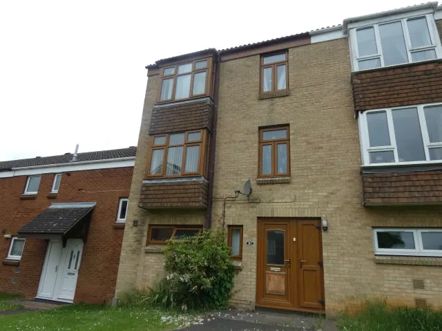 Snowbell Square, Northampton, NN3, photo 1