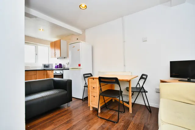 Portia Way, Mile End, E3, photo 1