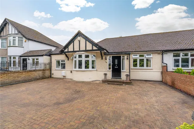 Powder Mill Lane, Twickenham, TW2 6EG, photo 1