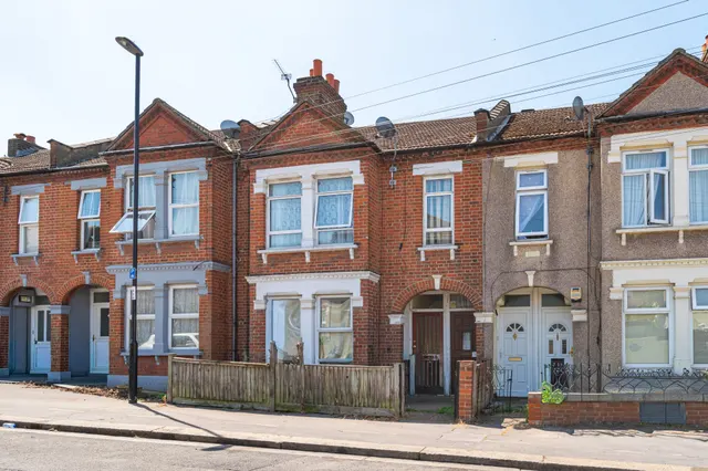 19 Hythe Road, Thornton Heath, photo 1