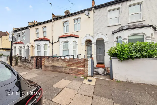 Seymour Avenue, London, photo 1