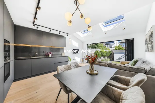 Falkland Avenue, New Southgate, N11, photo 1