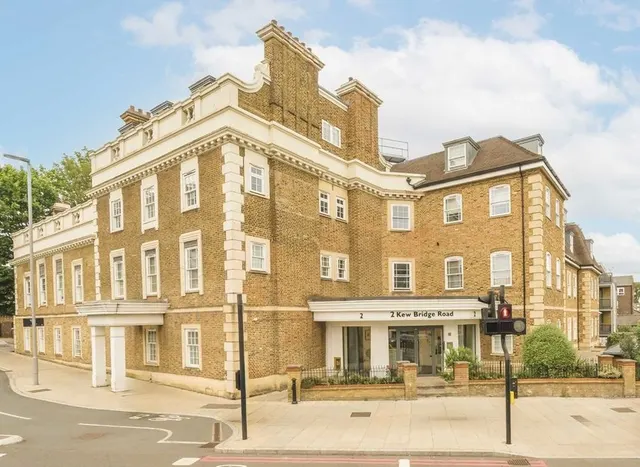 Kew Bridge Road, Brentford, TW8, photo 1