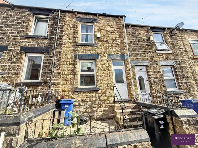 High Street, Worsbrough, photo 1