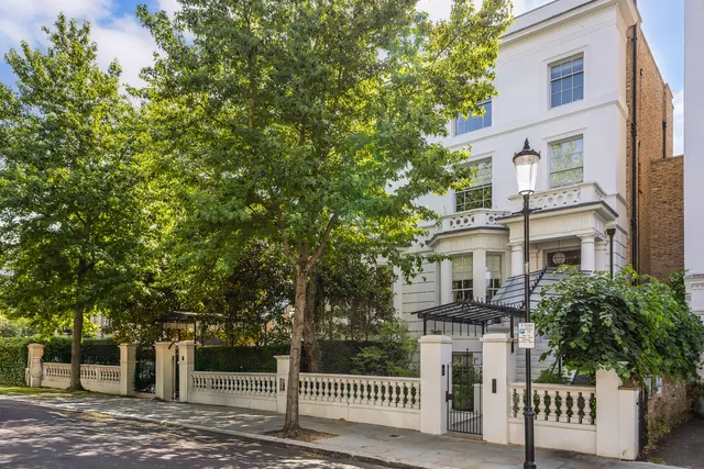 Photo 2 — Pembridge Place, Notting Hill, London