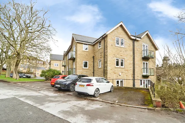 The Green, Bingley, BD16, photo 1