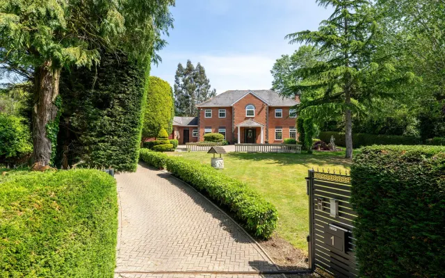 Photo 2 — Brook Lane, Renhold, Bedford