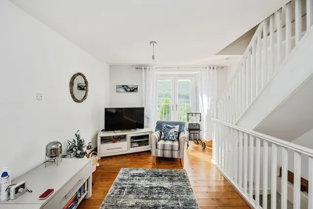 Wern Road, Swansea, SA9, photo 2