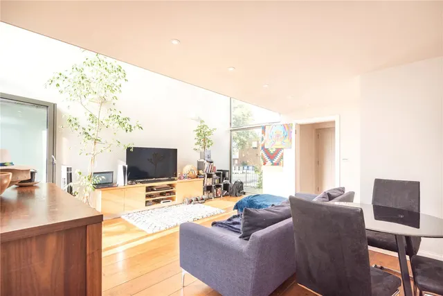 Stanford Road, London, N11, photo 2