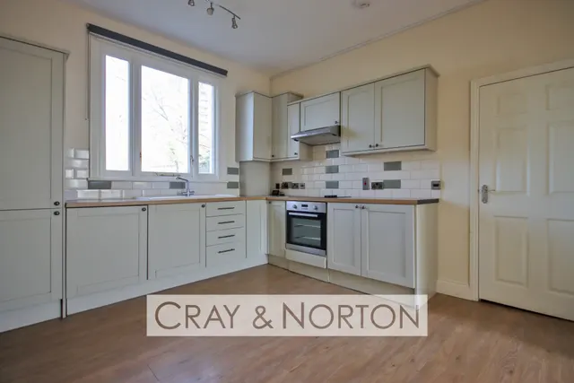 Photo 2 — Montague Road, Croydon, CR0 3SS