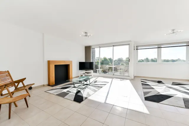 Brentford, TW8, photo 1