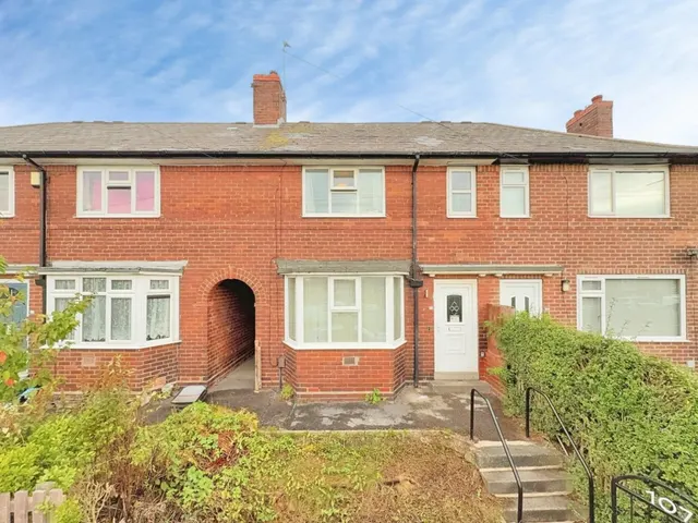 Fairfield Crescent, Bramley, LS13 3EA, photo 1