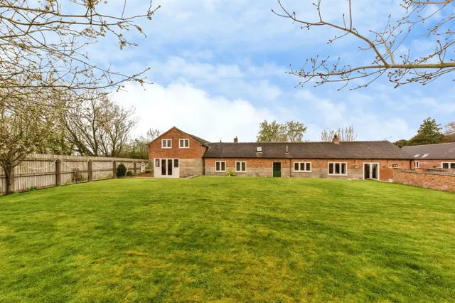 Highfields Barn, Beamhurst, ST14, photo 2