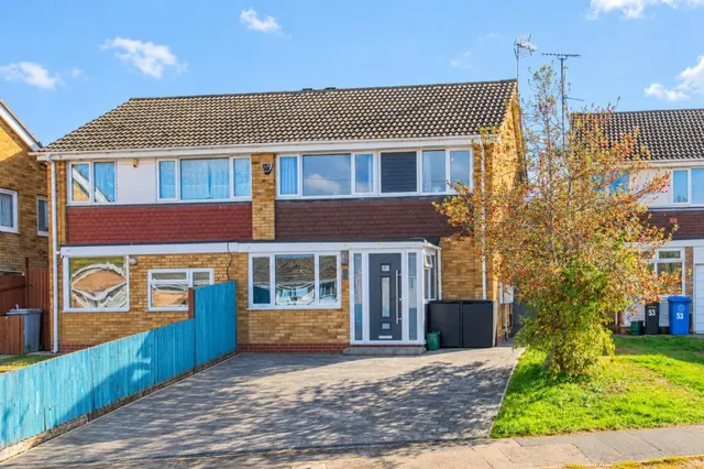 St. Johns Road, Kettering, photo 1
