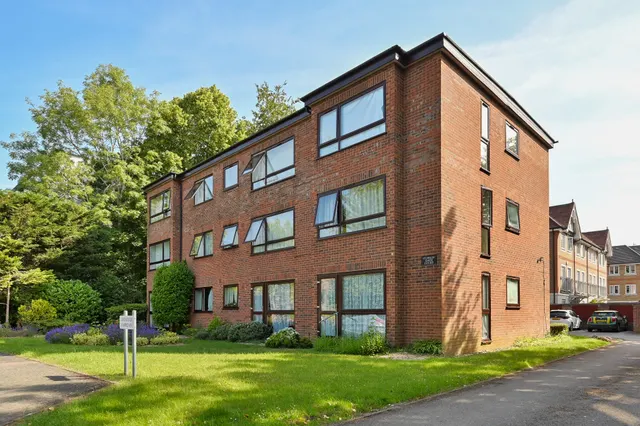 2 Curzon Gate Court, 16 Grandfield Avenue, Watford, photo 1
