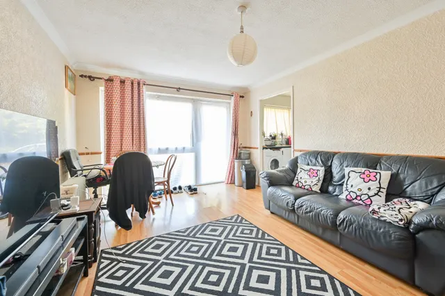 Photo 3 — 2 Curzon Gate Court, 16 Grandfield Avenue, Watford