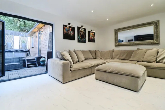 Woodlands Park Drive, Cardiff, CF5, photo 2