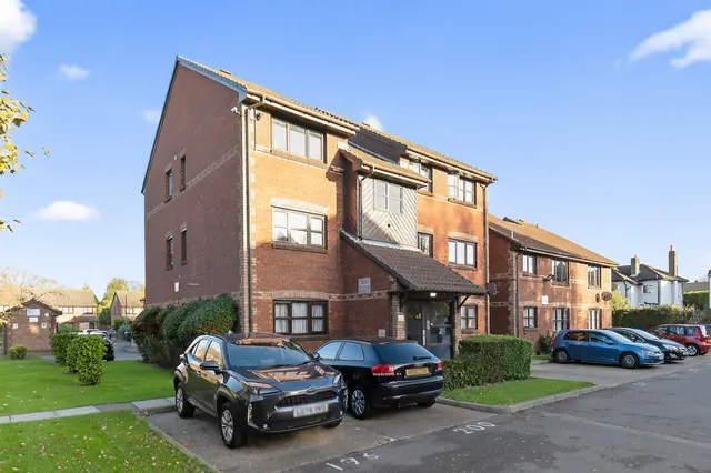 Lowry Crescent, Mitcham, photo 1